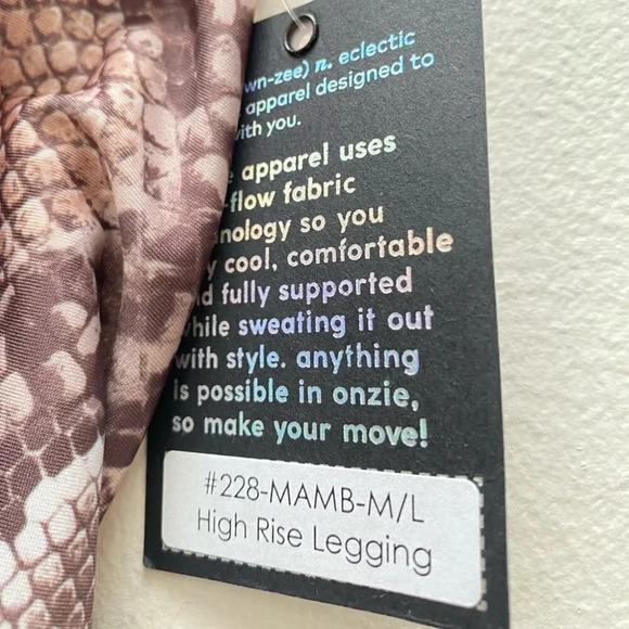 ONZIE - NWT High Rise Flow Graphic Leggings in Mamba Python - Picture 5 of 7
